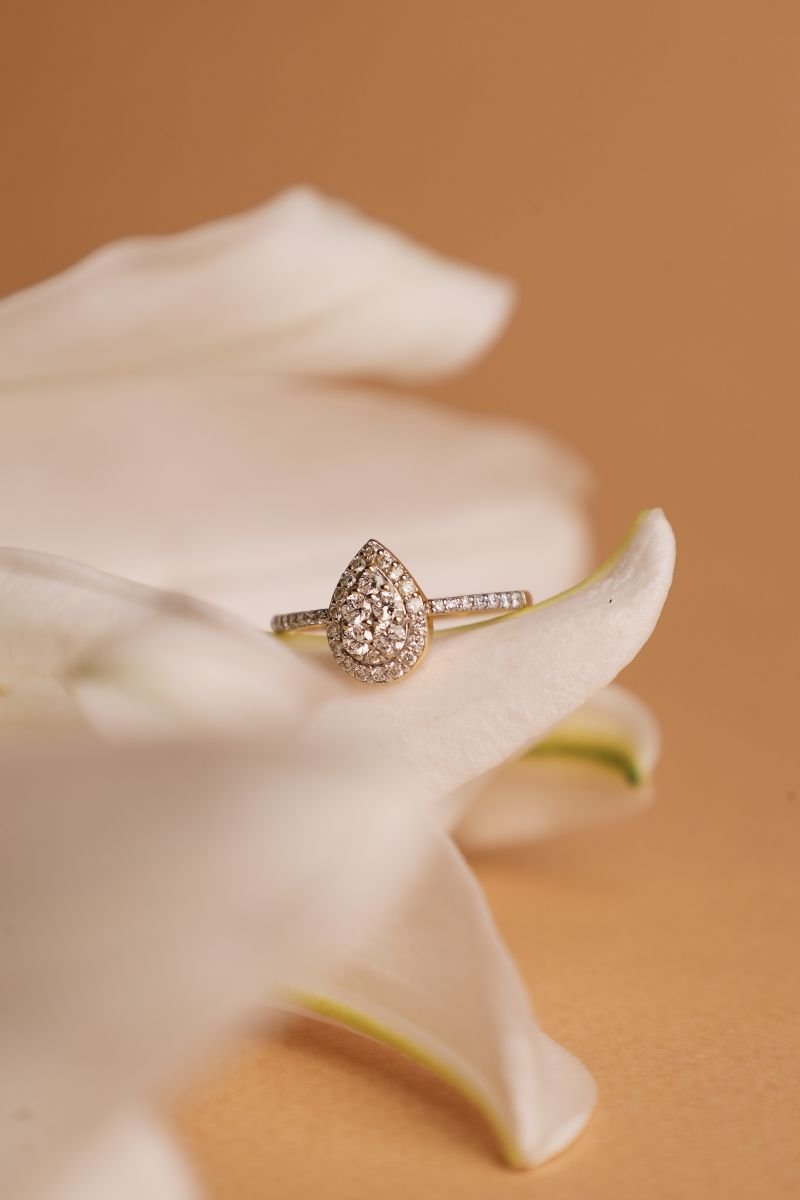 Anel Gota com Diamantes