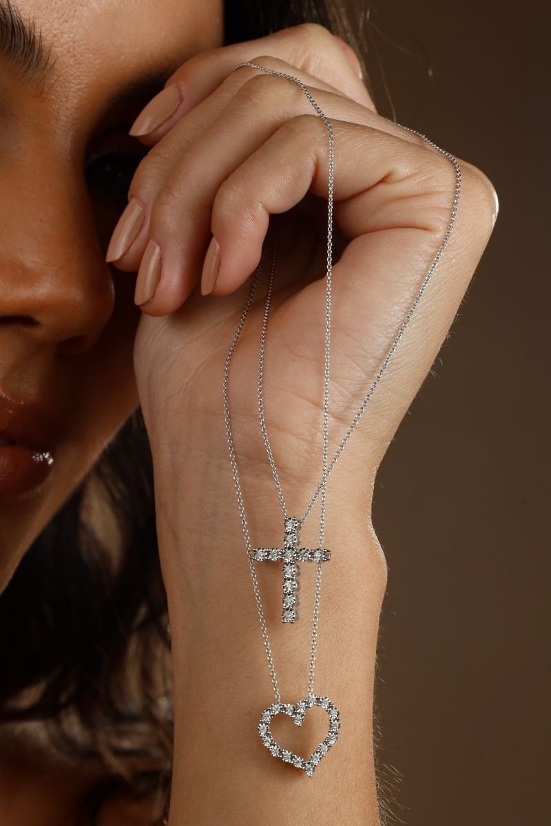 Colar Coração Brilhantes