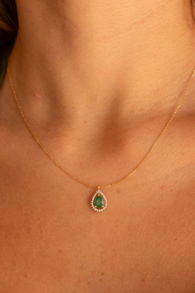 Colar Gota Esmeralda